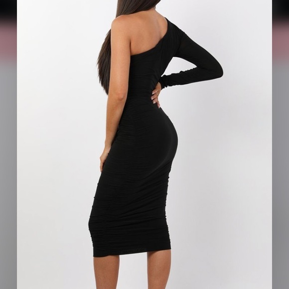 One sleeve, form fitting dress! - Picture 2 of 3